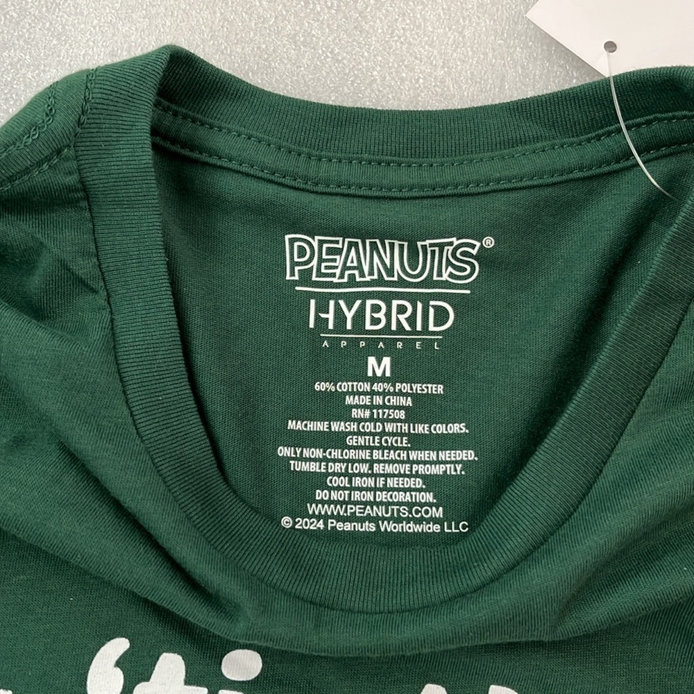 🆕 Peanuts Snoopy Short Sleeve Graphic Tee Holiday Tis the Season Unisex M Green - Picture 5 of 5